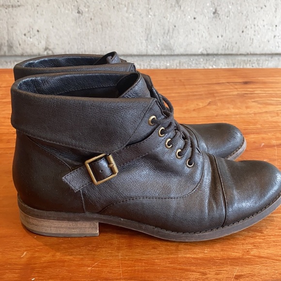 Steve Madden Stinger Fold Over Ankle Black Leather Boots - Picture 13 of 16